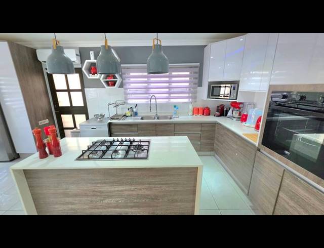 3 BEDROOM SIMPLEX FOR SALE IN ESCOMBE